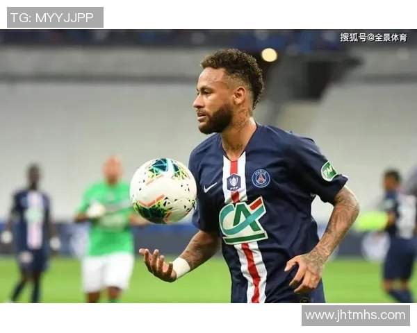 足球明星尼瓦尔的职业生涯与成就全景介绍及精彩瞬间图片展示